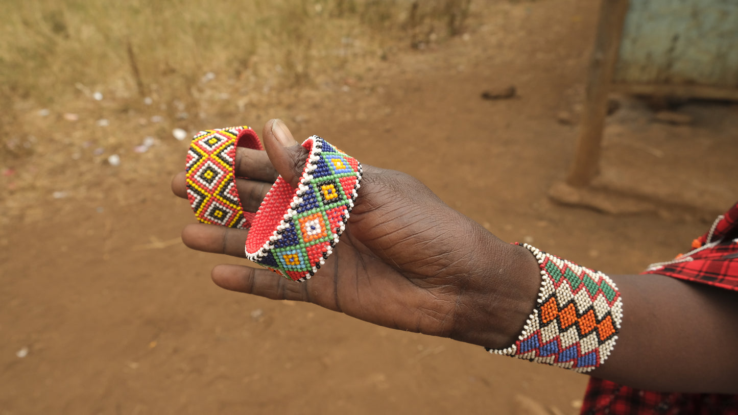 Beautiful Bracelet, handmade by Maasai women - Olgaria Beads